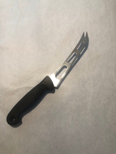 Weichkäsemesser durchbrochen